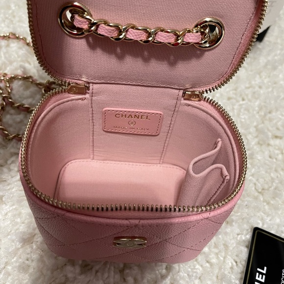 CHANEL Vanity on a Chain Pink Caviar ๐ - Picture 4 of 10